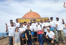 महाराष्ट्राच्या एव्हरेस्टवर भगवा फडकला! कळसुबाई शिखरावर हॅप्पी फॅमिली ट्रेकर्सचा थरारक ट्रेक यशस्वी