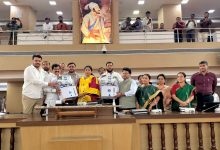 नगरसेवक अमोल बालवडकर यांनी महापौर आणि आयुक्तांना वॉटर प्युरिफायर भेट देत निषेध नोंदविला.खडकवासला धरणात दूषित सांडपाणी मिसळण्याचा गंभीर मुद्यावर तातडीने कारवाई करण्याची मागणी 
