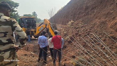 उड्डाणपुलाच्या कामादरम्यान मातीचा ढिगारा कोसळला; एकाचा मृत्यू, एक जखमी.. पुणे जिल्ह्यातील घटना