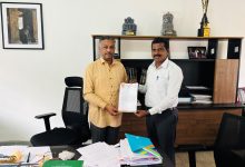 डेक्कन कॉलेज परिसरातील कचरा व दुर्गंधीच्या समस्येवर तातडीने उपाययोजना करा; राष्ट्रवादी काँग्रेस पक्षाच्यावतीने कुलगुरूंना निवेदन