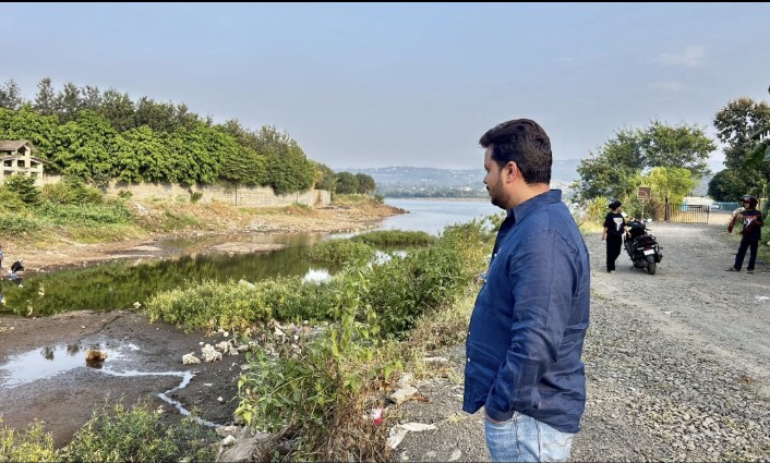 सुमारे २५ गावातील हॉटेल्स, फार्महाऊसचे सांडपाणी थेट खडकवासला धरणात अमोल बालवडकरांकडून पुन्हा पोलखोल सुमारे २५ गावातील हॉटेल्स, फार्महाऊसचे सांडपाणी थेट खडकवासला धरणात अमोल बालवडकरांकडून पुन्हा पोलखोल