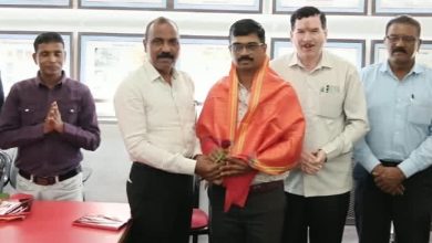 जागतिक टपाल दिनानिमित्त कर्मचाऱ्यांचा सत्कार जागतिक टपाल दिनानिमित्त कर्मचाऱ्यांचा सत्कार