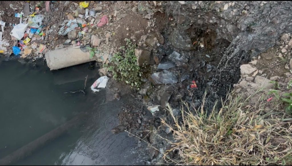 खडकवासला धरणातील दूषित सांडपाण्याचा थेट परिणाम पुणेकरांच्या पिण्याच्या पाण्यावर; नगरसेवक अमोल बालवडकर यांची प्रशासनाला तातडीची मागणी Img 20261013 wa00186521560039991208718